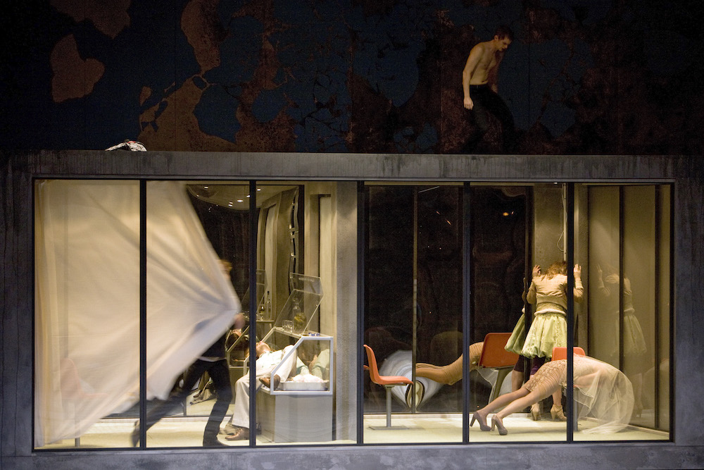 Hamlet – no roof access - Claudia Meyer - Deutsches Nationaltheater Weimar - Bild
