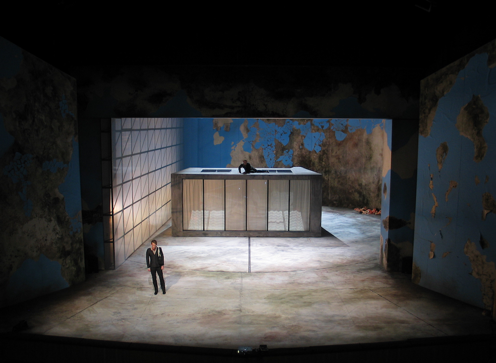 Hamlet – no roof access - Claudia Meyer - Deutsches Nationaltheater Weimar - Bild